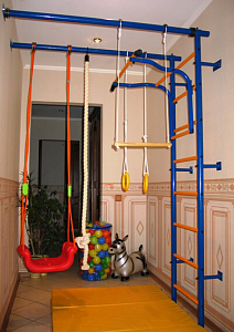 Городок Г-образный с креплением к стене